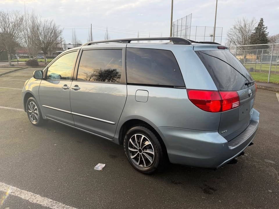 2004 Toyota Sienna Image 5