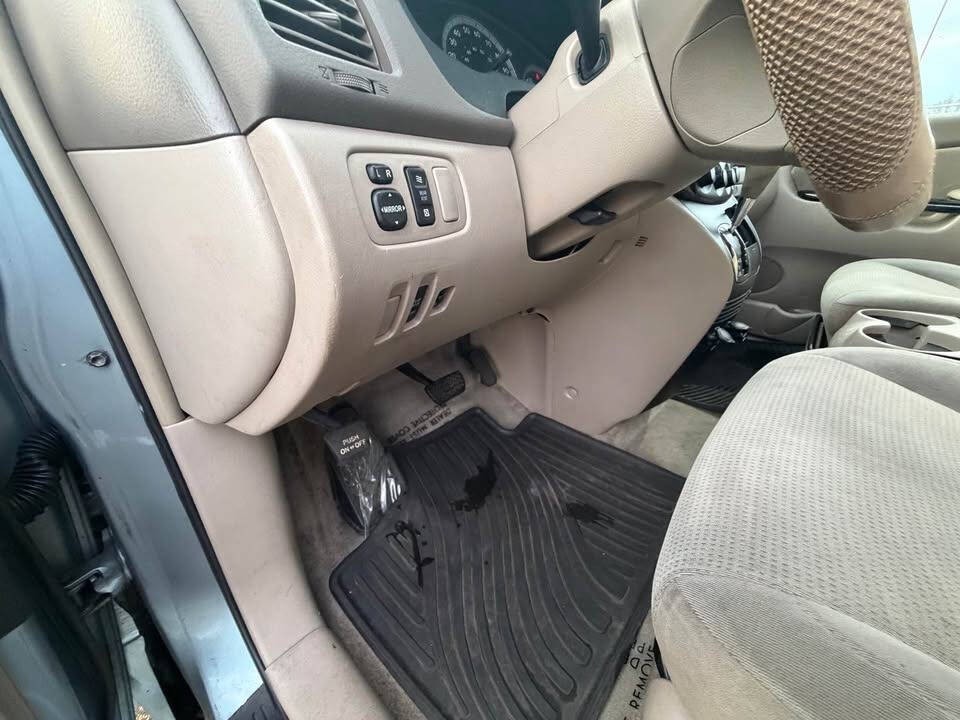 2004 Toyota Sienna Image 7