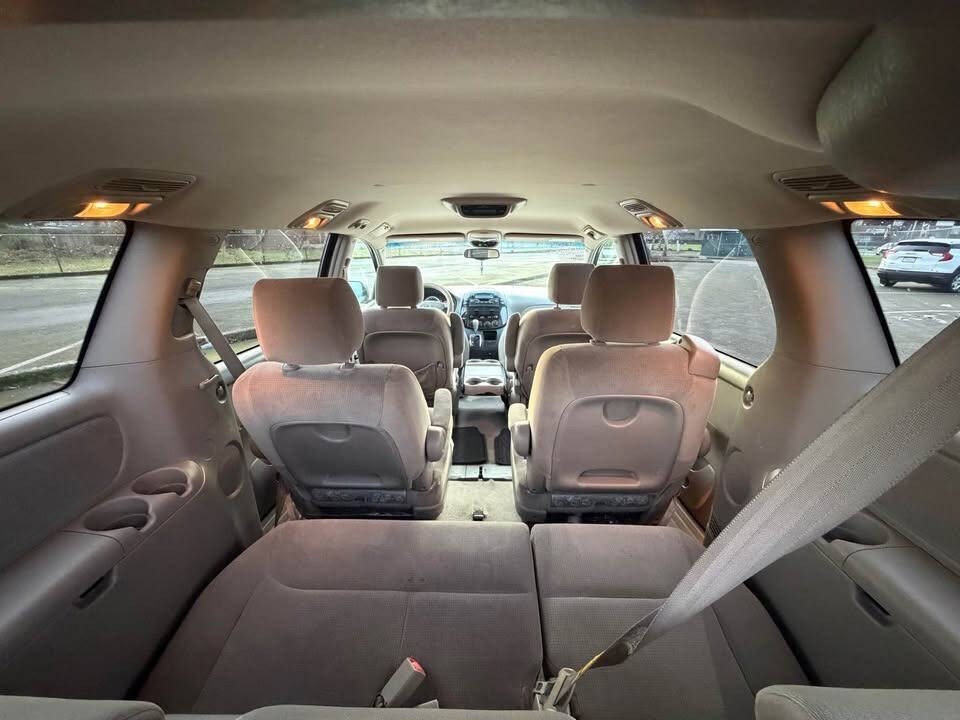 2004 Toyota Sienna Image 17