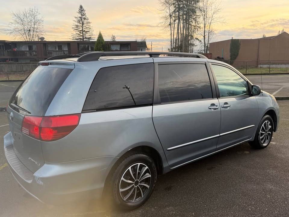 2004 Toyota Sienna Image 18