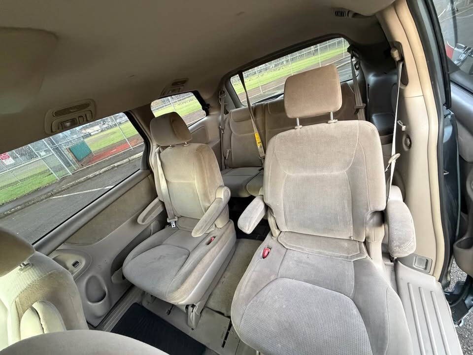 2004 Toyota Sienna Image 23