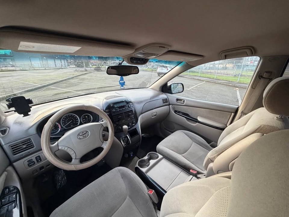 2004 Toyota Sienna Image 28