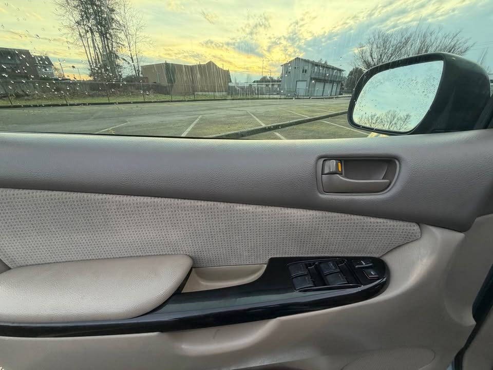 2004 Toyota Sienna Image 30
