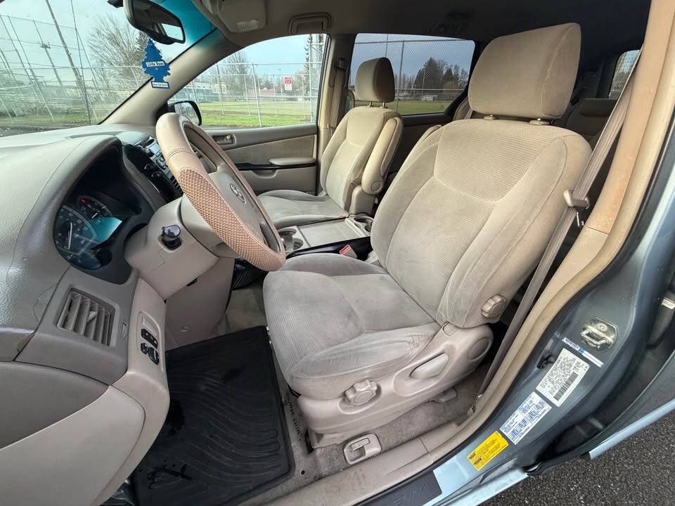 2004 Toyota Sienna Image 32