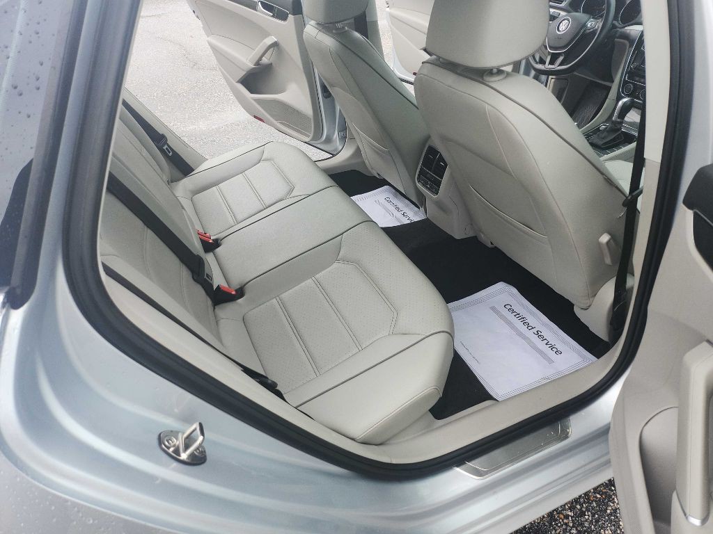 2016 Volkswagen Passat Image 14