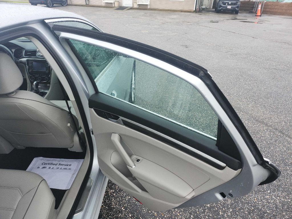2016 Volkswagen Passat Image 15