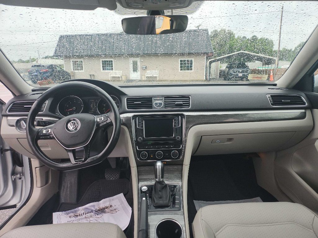 2016 Volkswagen Passat Image 18