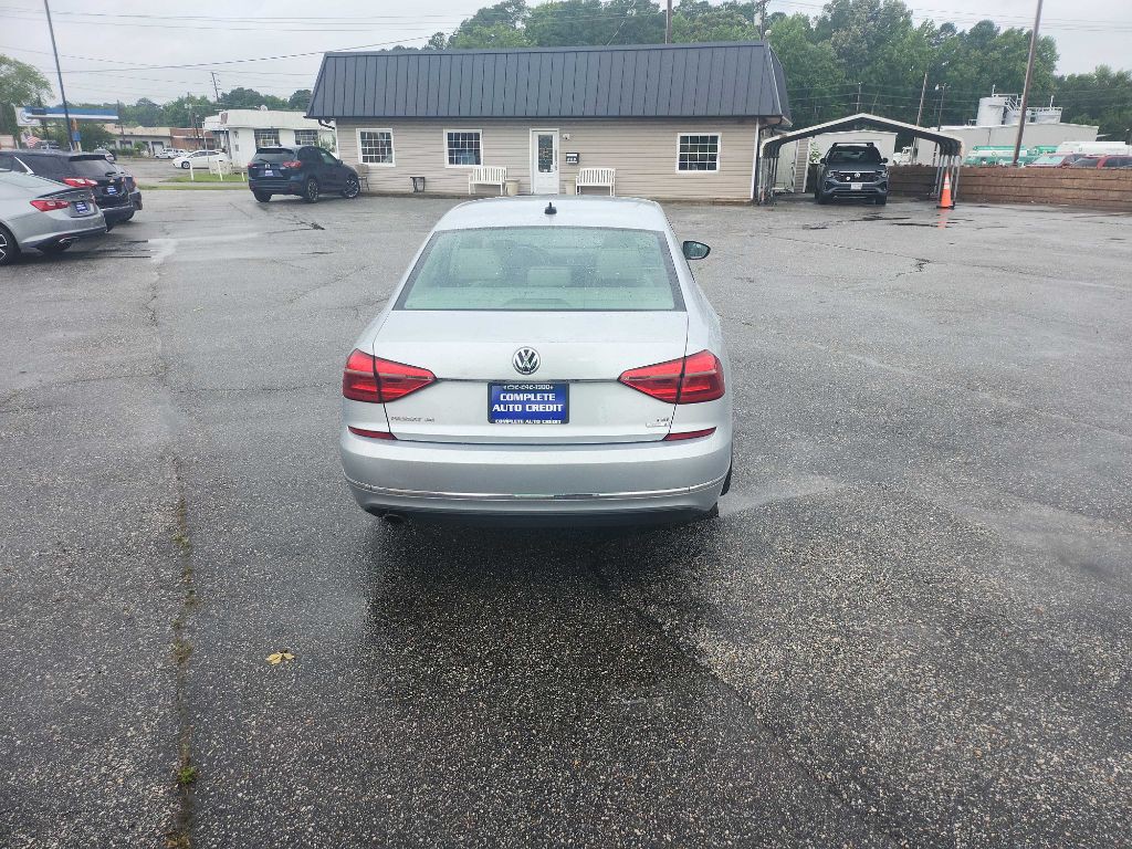 2016 Volkswagen Passat Image 4