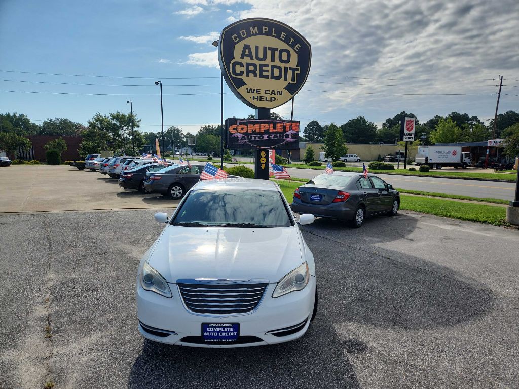 2011 Chrysler 200 Image 4