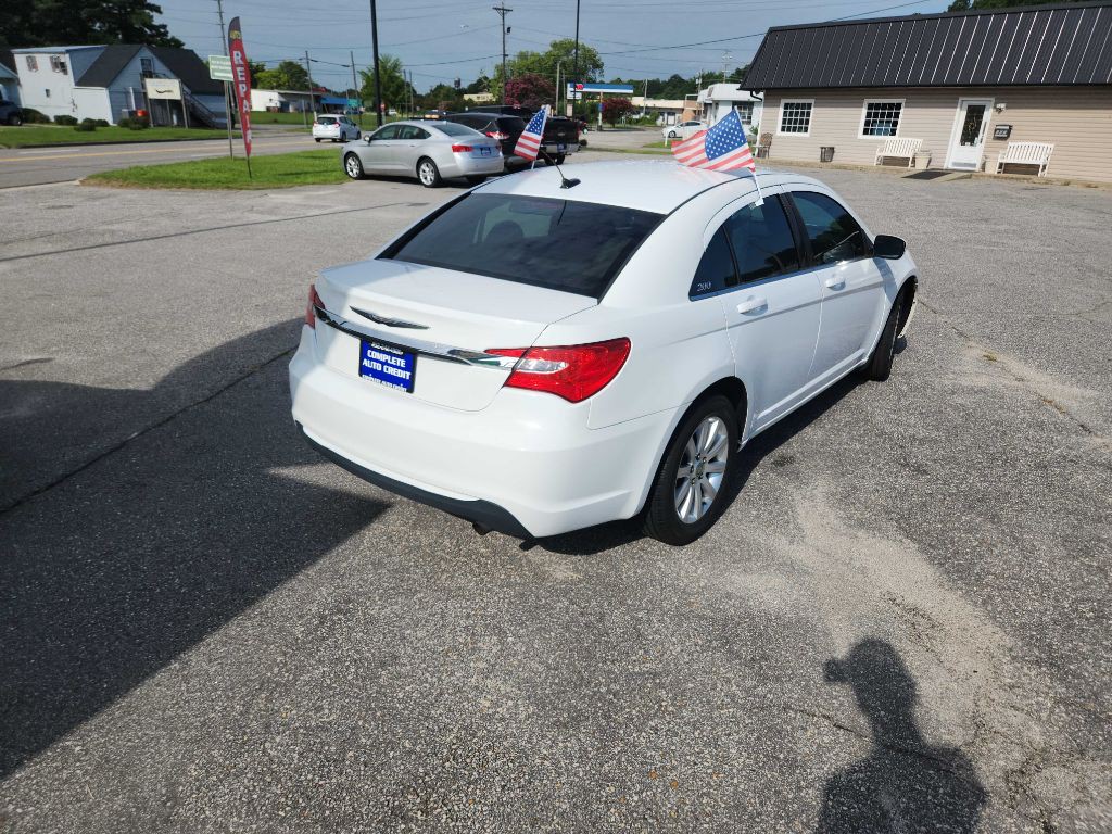 2011 Chrysler 200 Image 7
