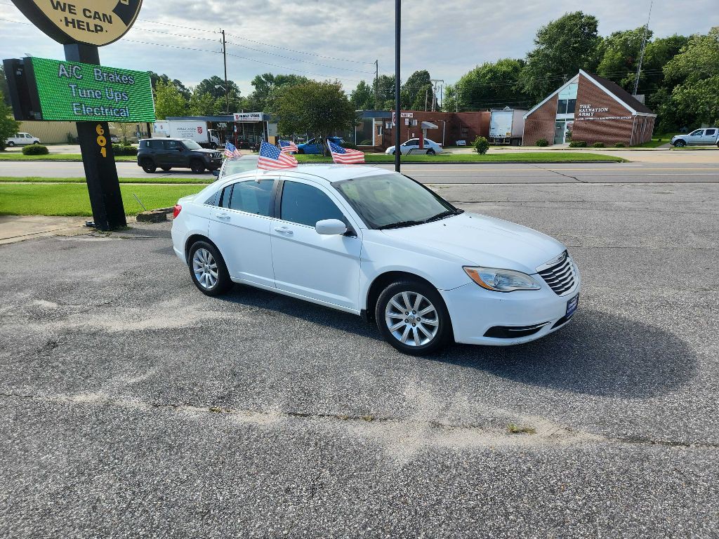 2011 Chrysler 200 Image 8