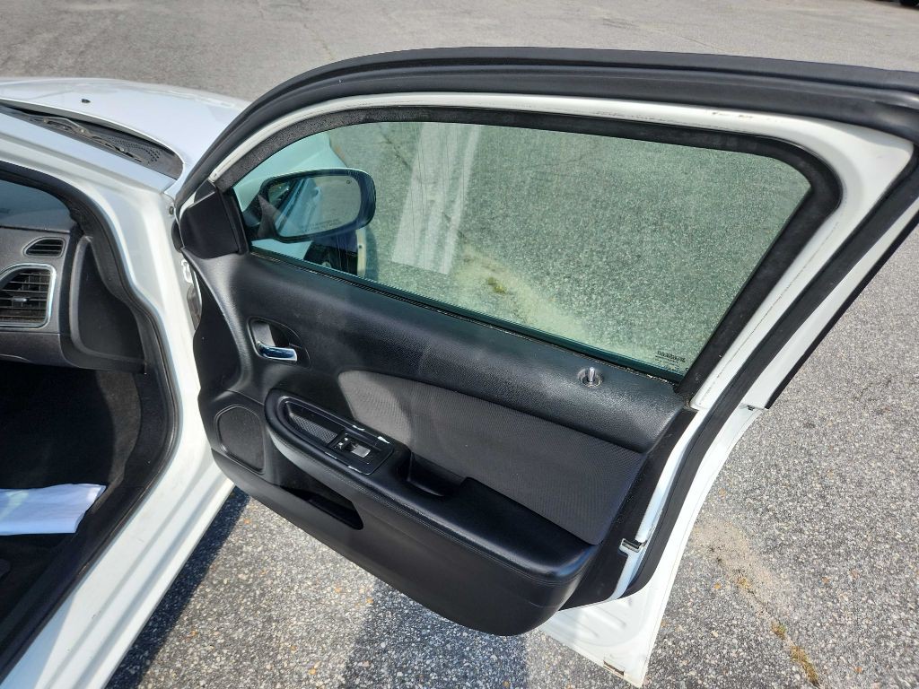 2011 Chrysler 200 Image 16
