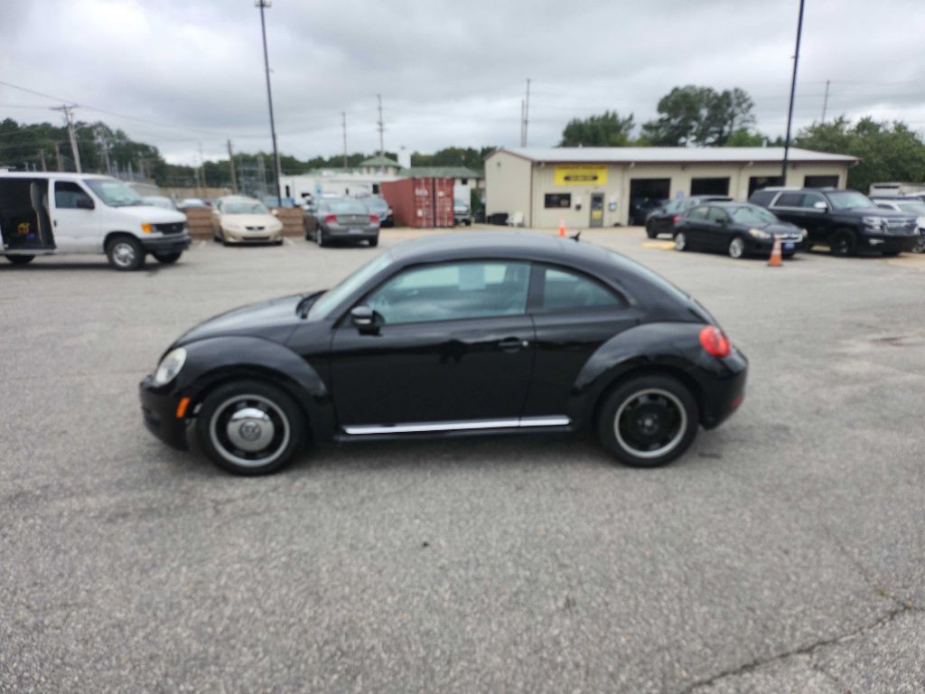 2012 Volkswagen Beetle Image 1