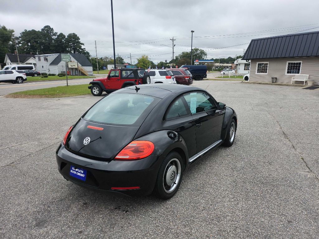 2012 Volkswagen Beetle Image 6