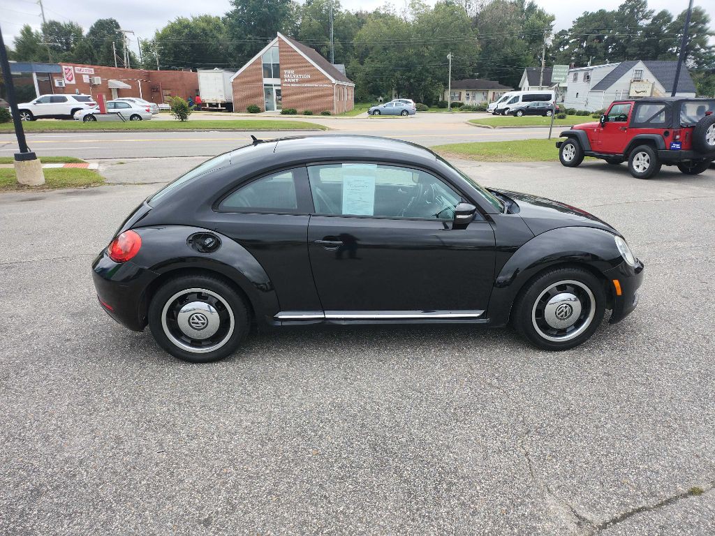 2012 Volkswagen Beetle Image 7