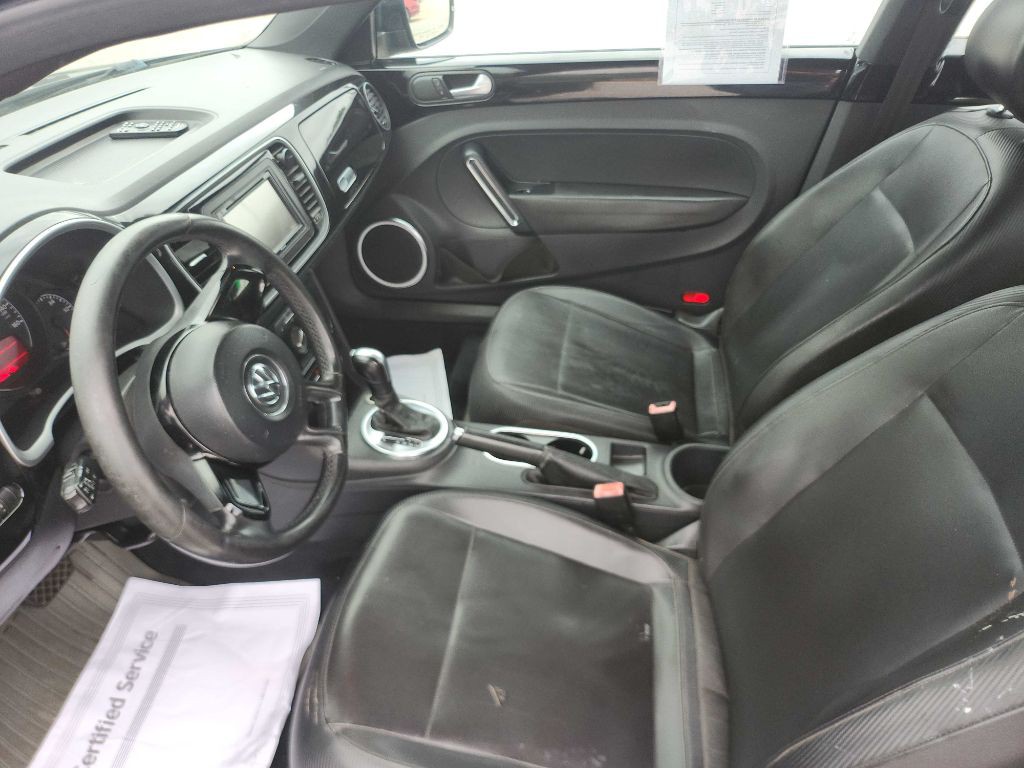 2012 Volkswagen Beetle Image 9