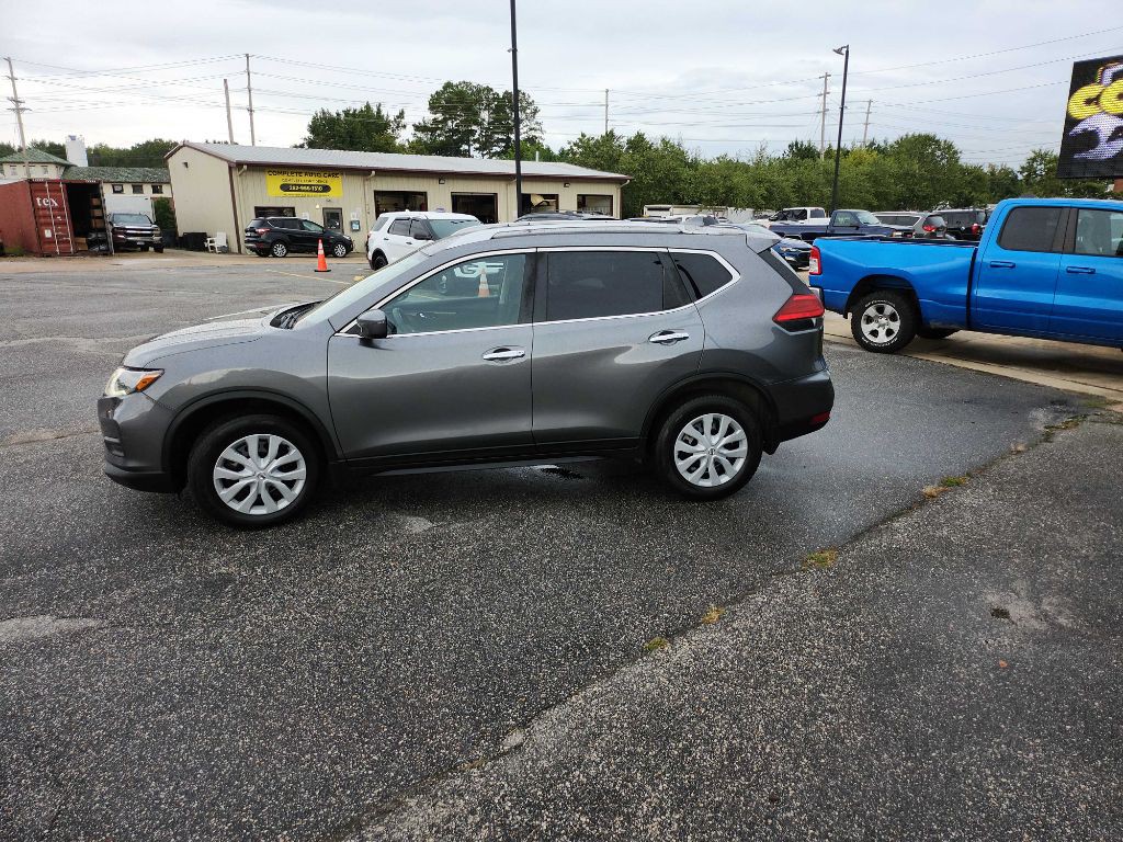 2017 Nissan Rogue Image 1