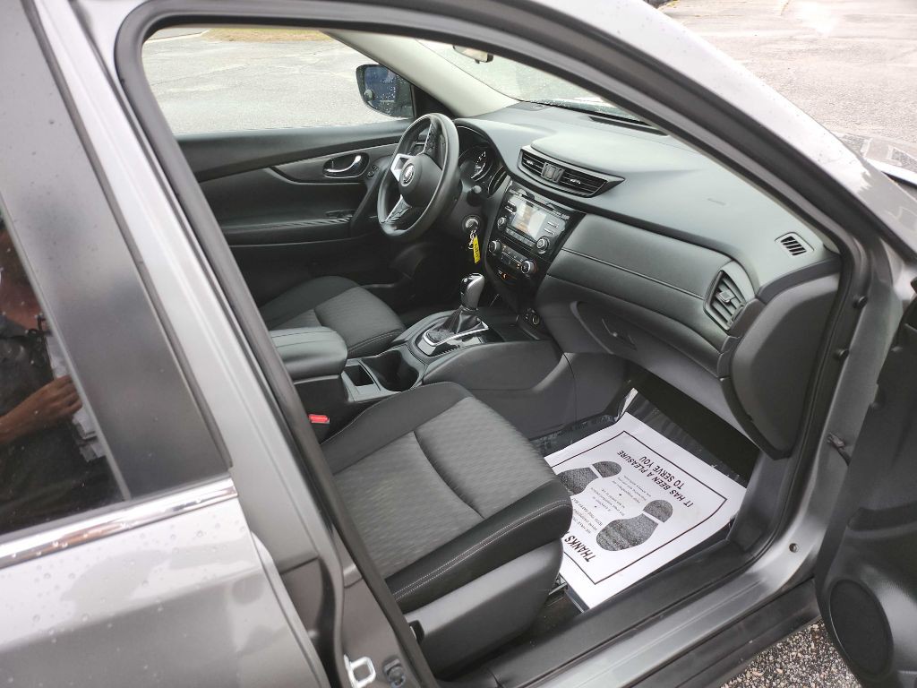 2017 Nissan Rogue Image 16