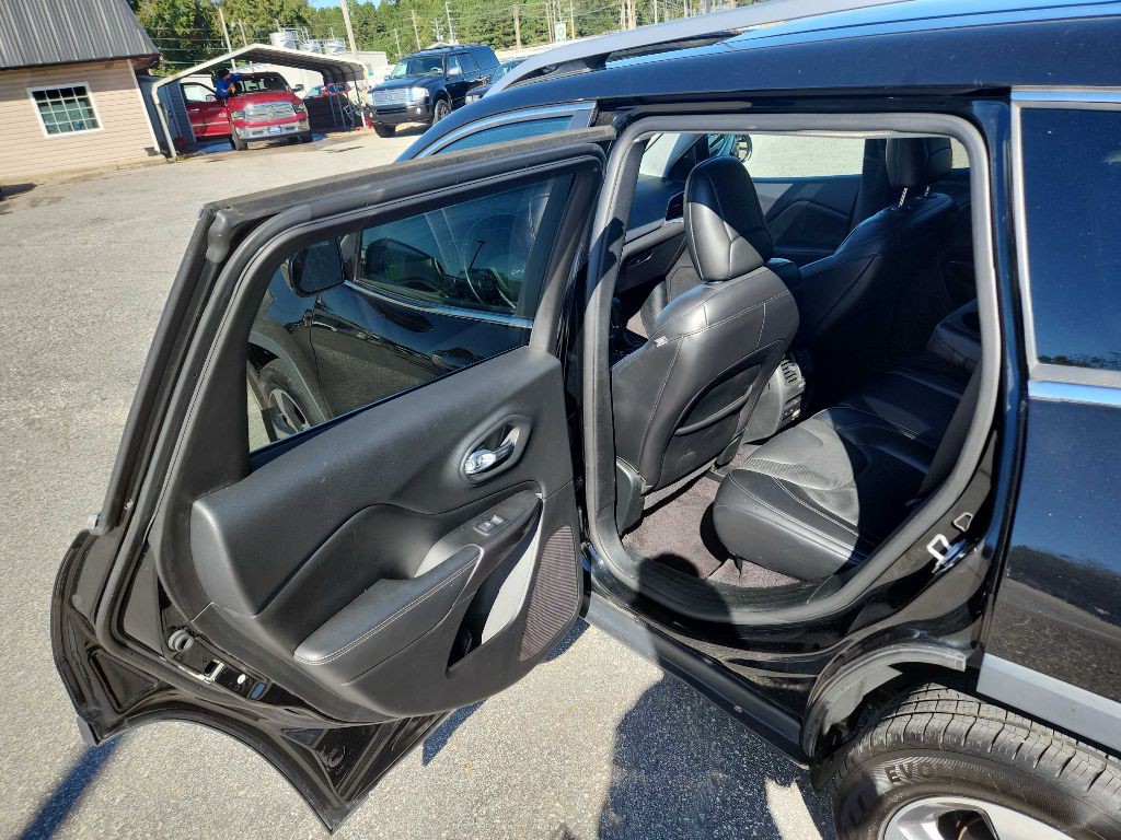 2019 Jeep Cherokee Image 12
