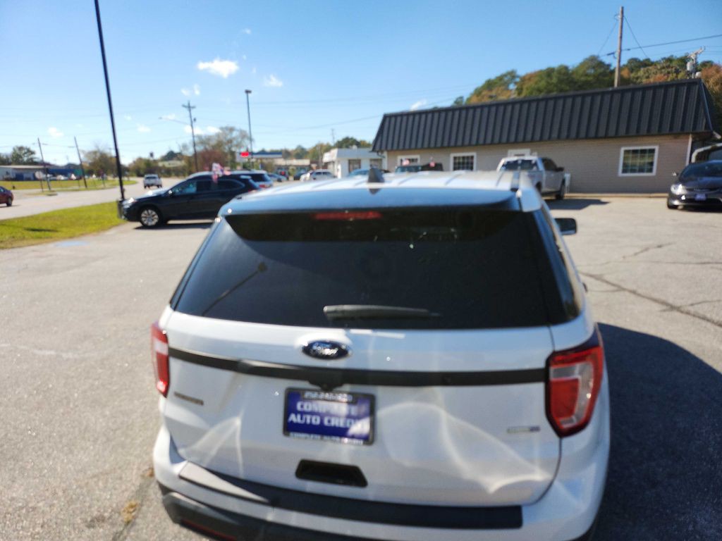 2019 Ford Explorer Image 2
