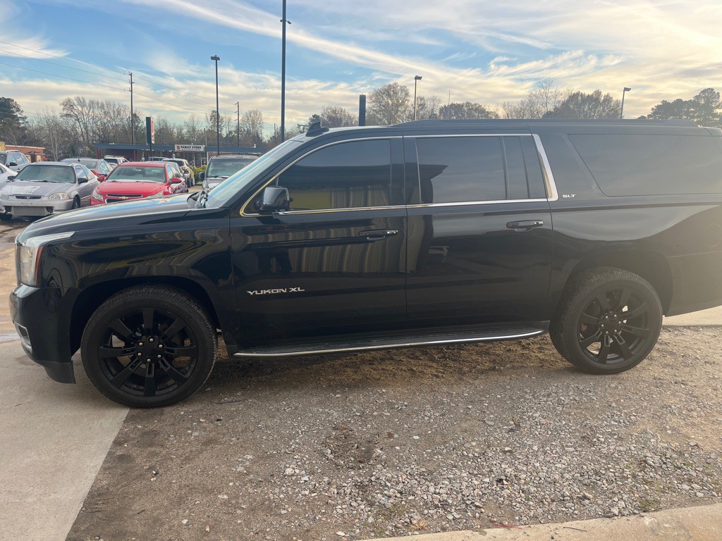2018 GMC Yukon Image 2