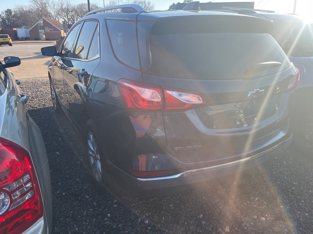 2017 Chevrolet Equinox Image 2