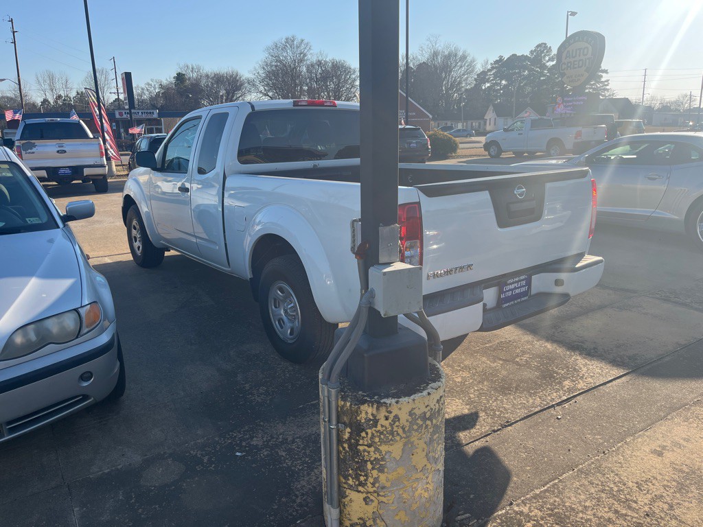 2017 Nissan Frontier Image 2