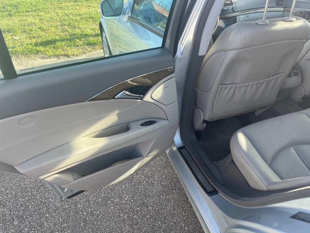 2008 Mercedes-Benz E-Class Image 11