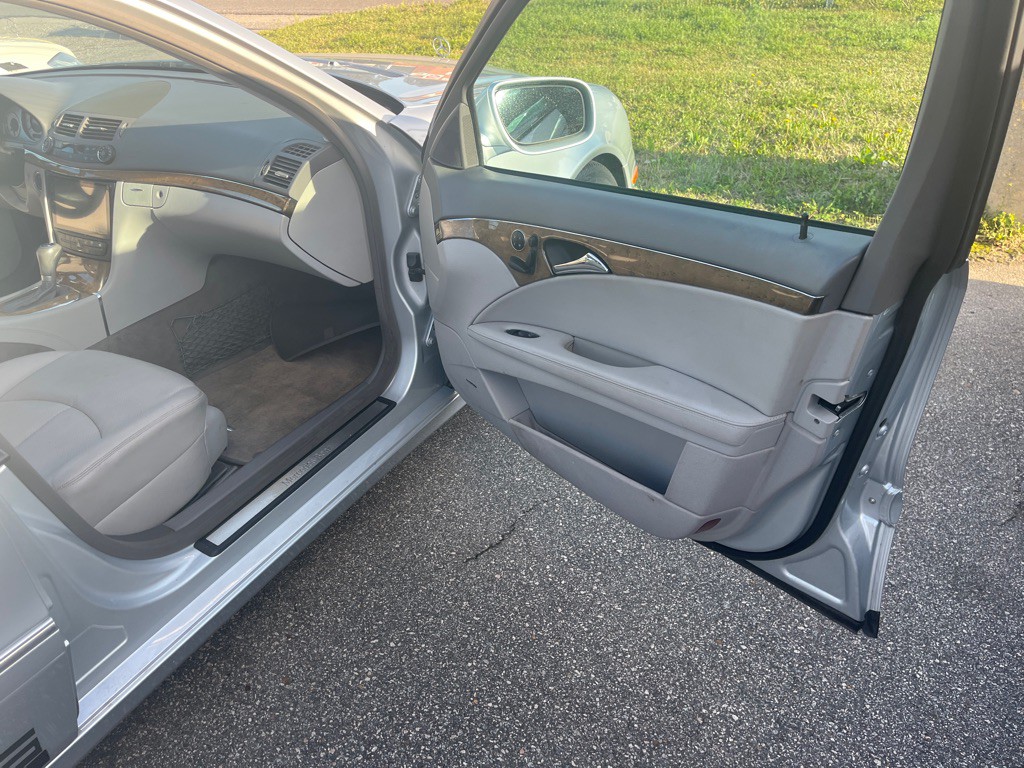2008 Mercedes-Benz E-Class Image 15