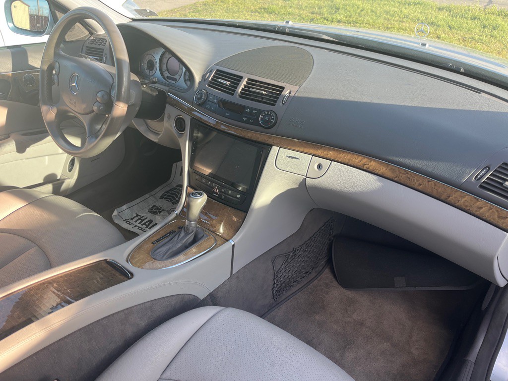 2008 Mercedes-Benz E-Class Image 17