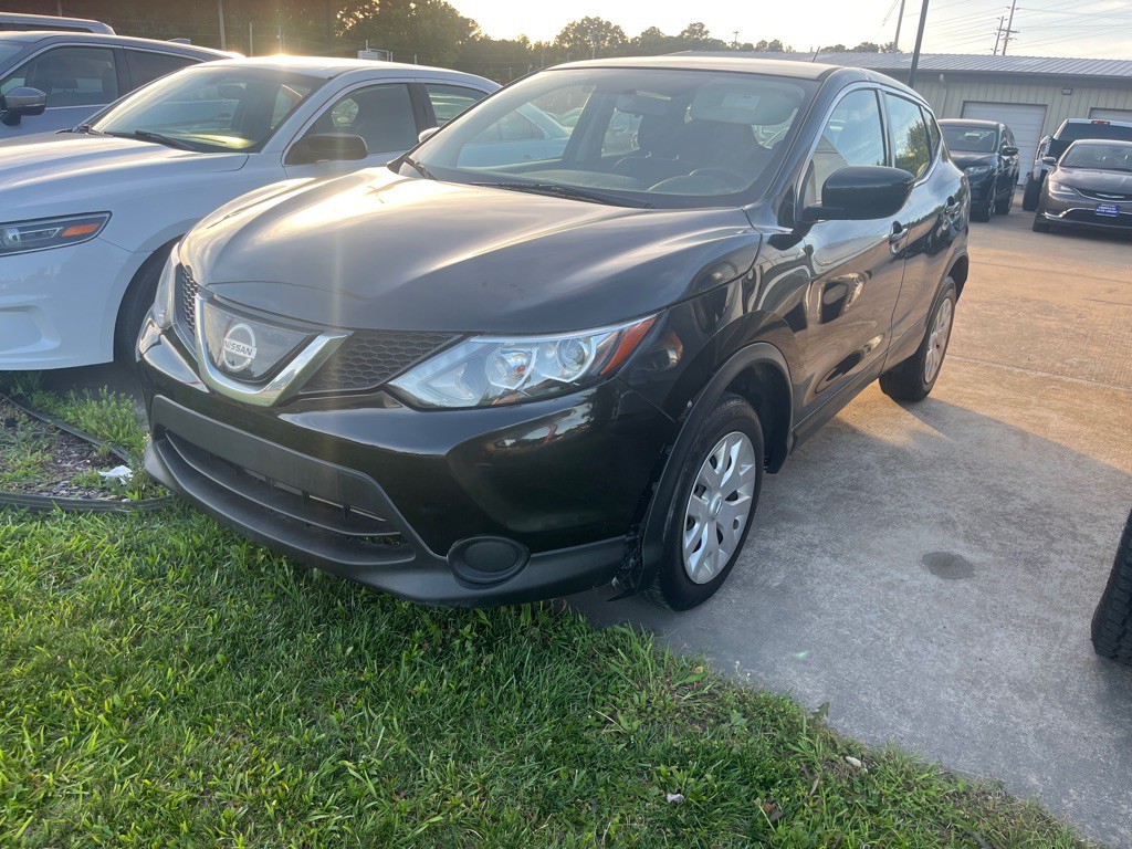 2019 Nissan Rogue Image 1