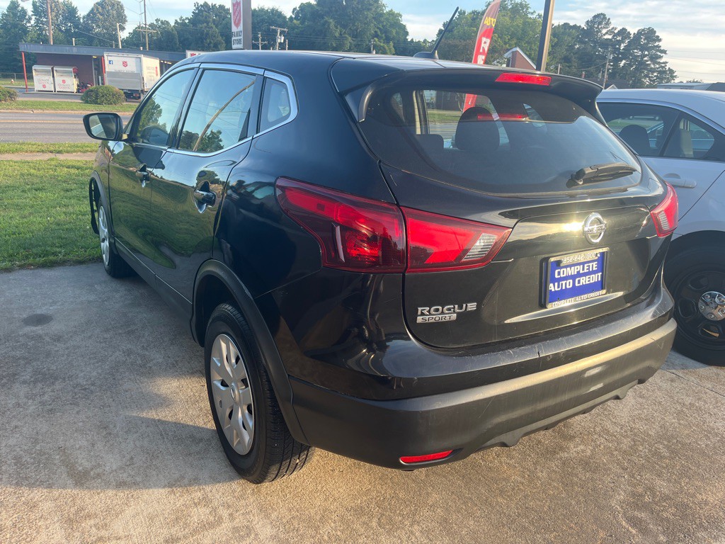 2019 Nissan Rogue Image 2