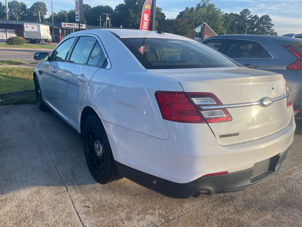 2018 Ford Taurus Image 2