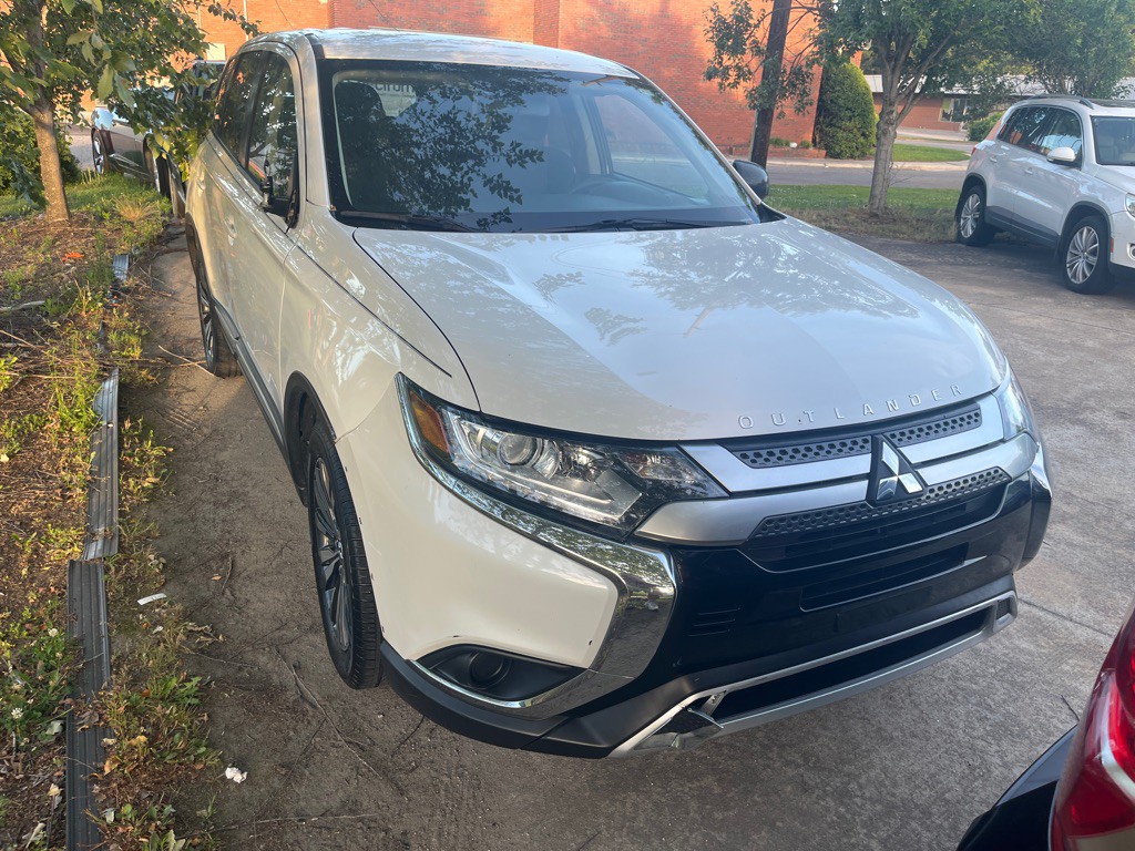 2020 Mitsubishi Outlander Image 4