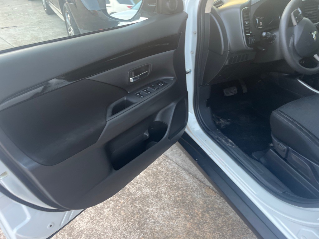 2020 Mitsubishi Outlander Image 5