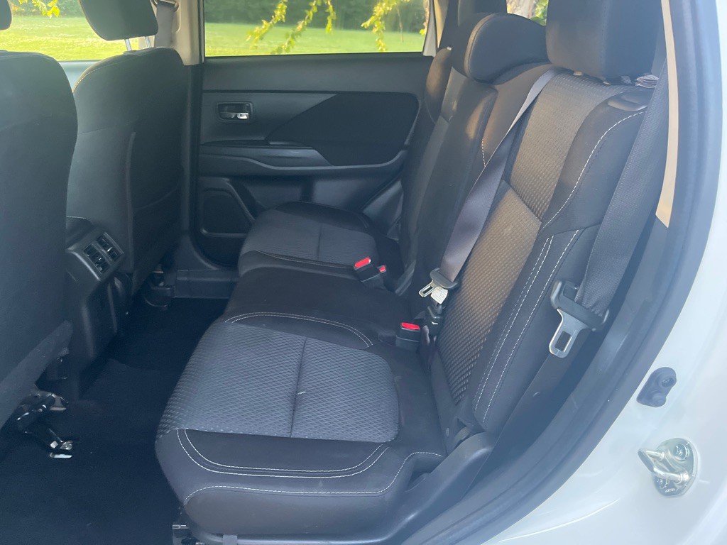 2020 Mitsubishi Outlander Image 9