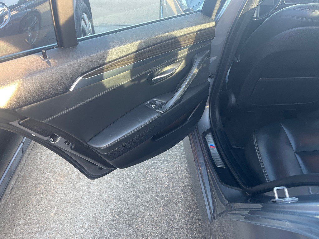 2016 BMW 5 Series Image 8