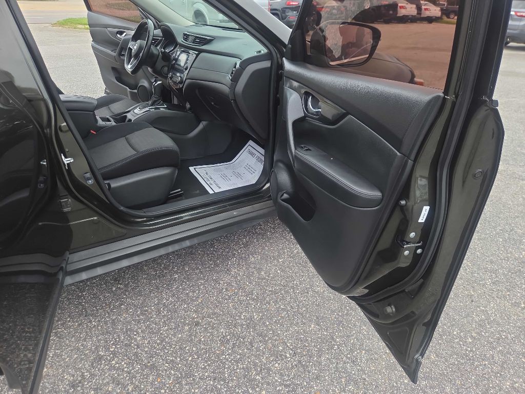 2017 Nissan Rogue Image 9
