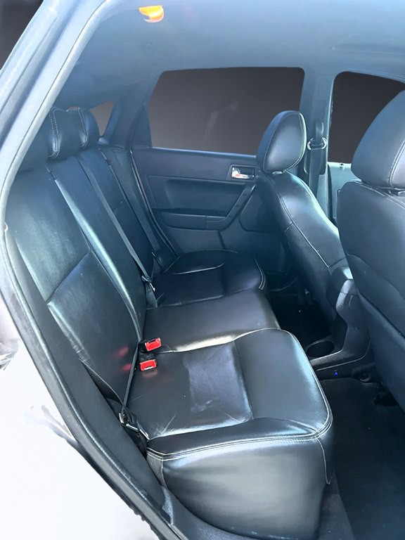 2010 Ford Focus Image 12