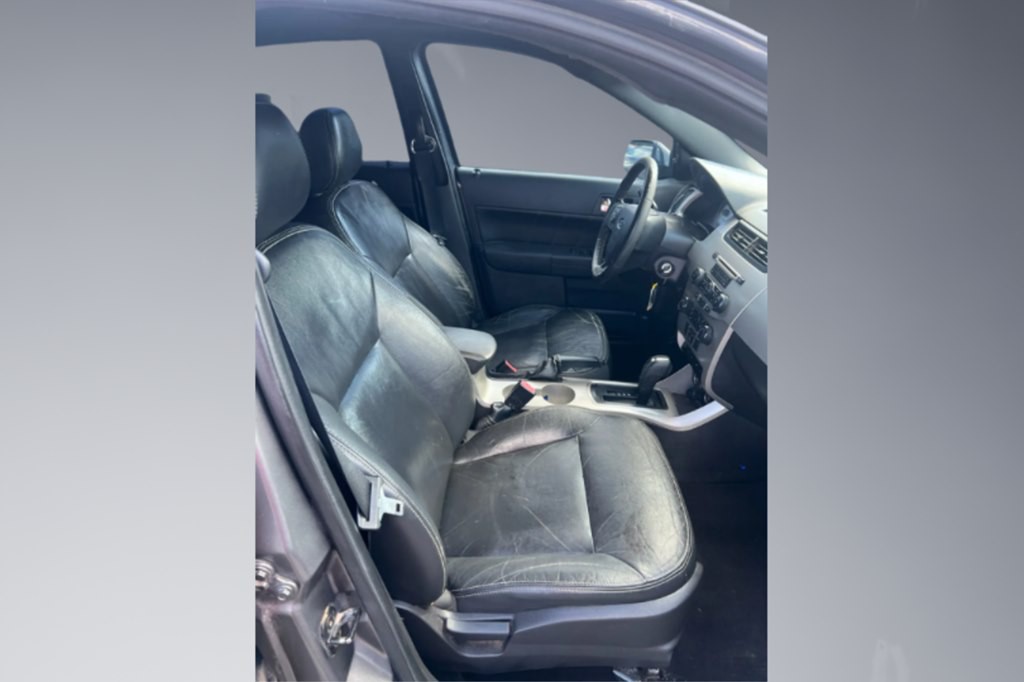 2010 Ford Focus Image 10