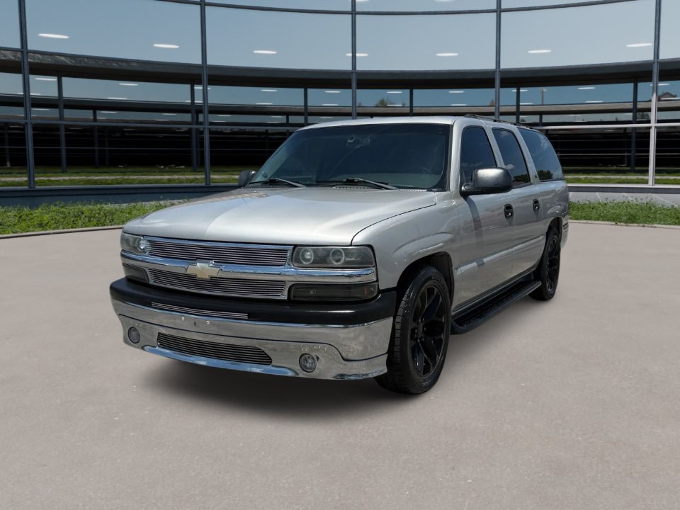 2004 Chevrolet Suburban Image 2