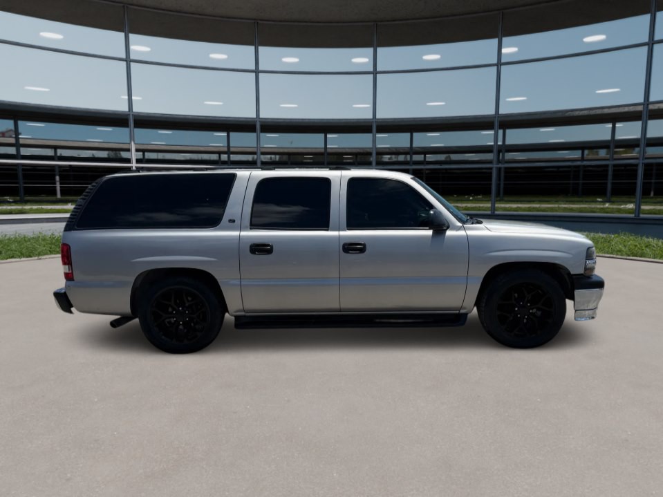 2004 Chevrolet Suburban Image 3