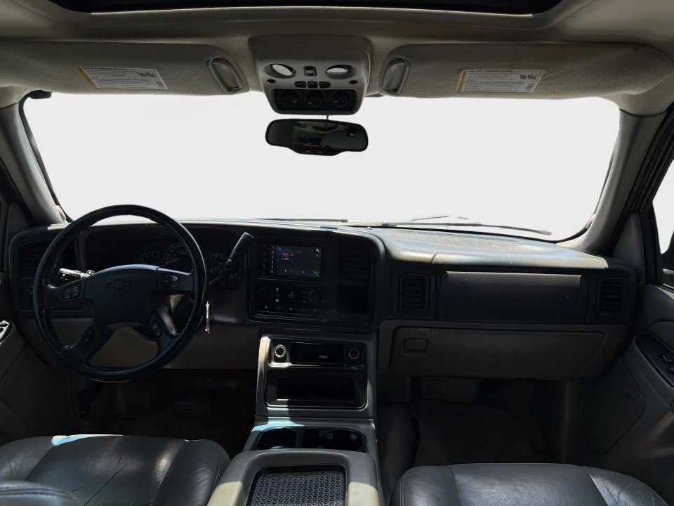 2004 Chevrolet Suburban Image 7