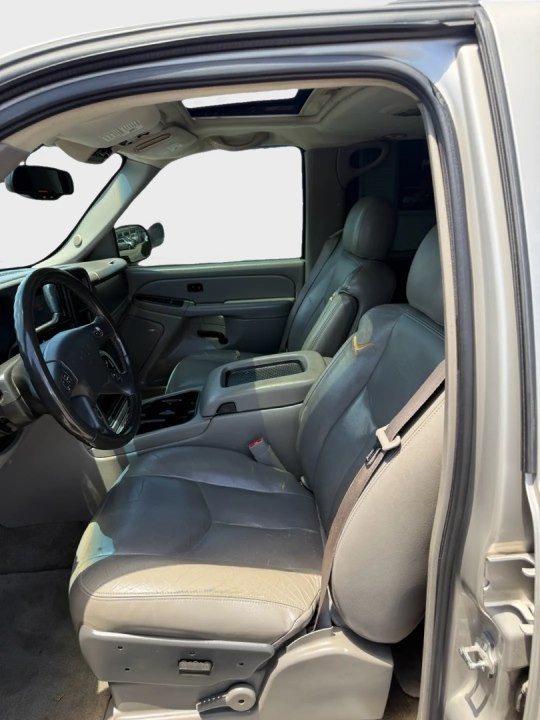 2004 Chevrolet Suburban Image 8