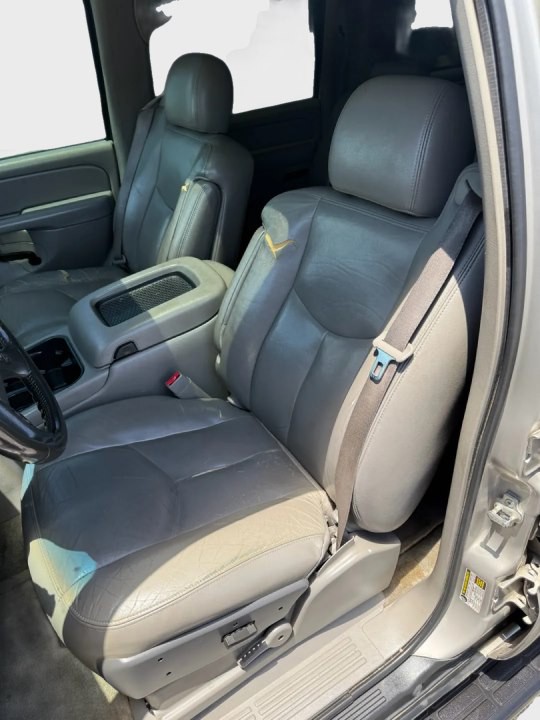 2004 Chevrolet Suburban Image 9