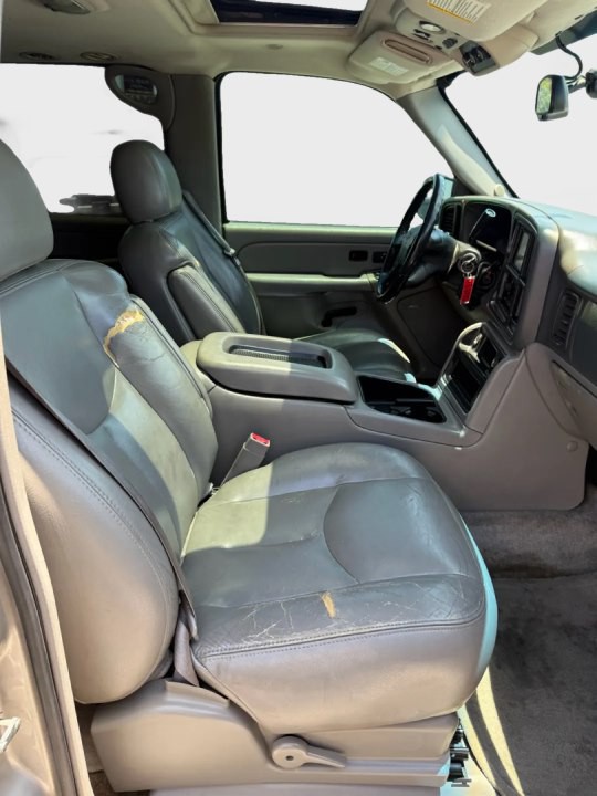 2004 Chevrolet Suburban Image 10