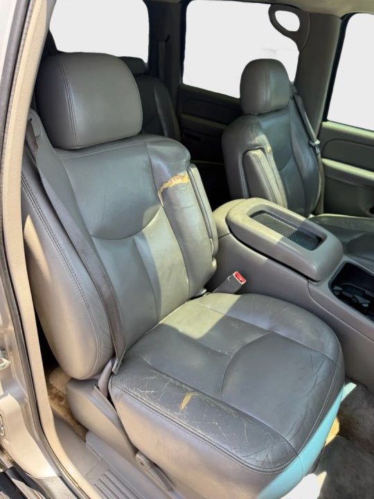 2004 Chevrolet Suburban Image 11