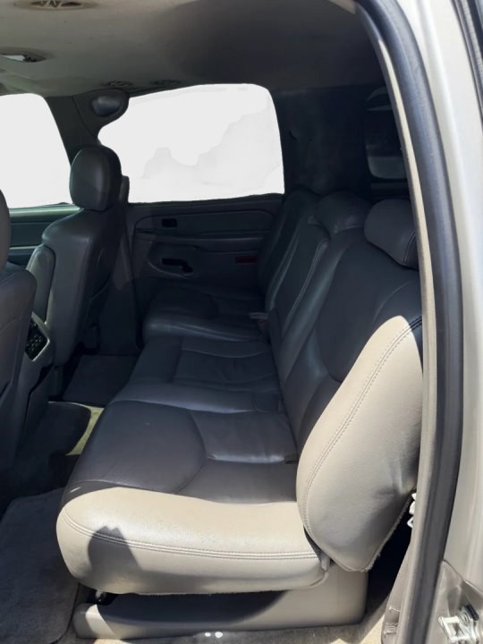 2004 Chevrolet Suburban Image 13