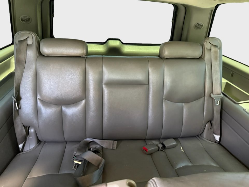 2004 Chevrolet Suburban Image 14