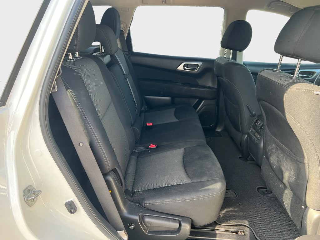 2017 Nissan Pathfinder Image 11